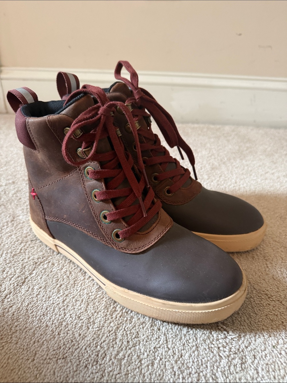 Xtratuf WOMEN'S LEATHER LACE ANKLE DECK BOOT size 8